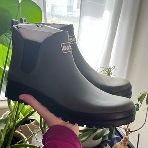 Brand new Barbour Mallow Wellingtons ankle rain boots. Never worn.